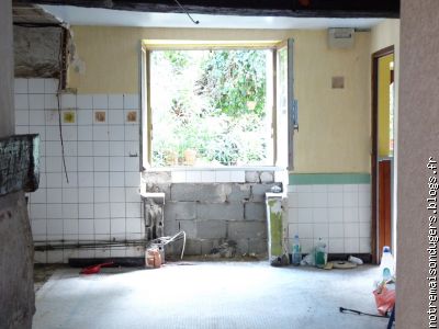 nous avons casser l'évier qui se trouvait en dessous de la fenêtre